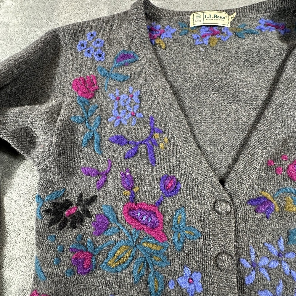 VTG L.L. Bean Womens M 100% Wool Cardigan Sweater Embroidered Elbow Patches 80's - Picture 3 of 12
